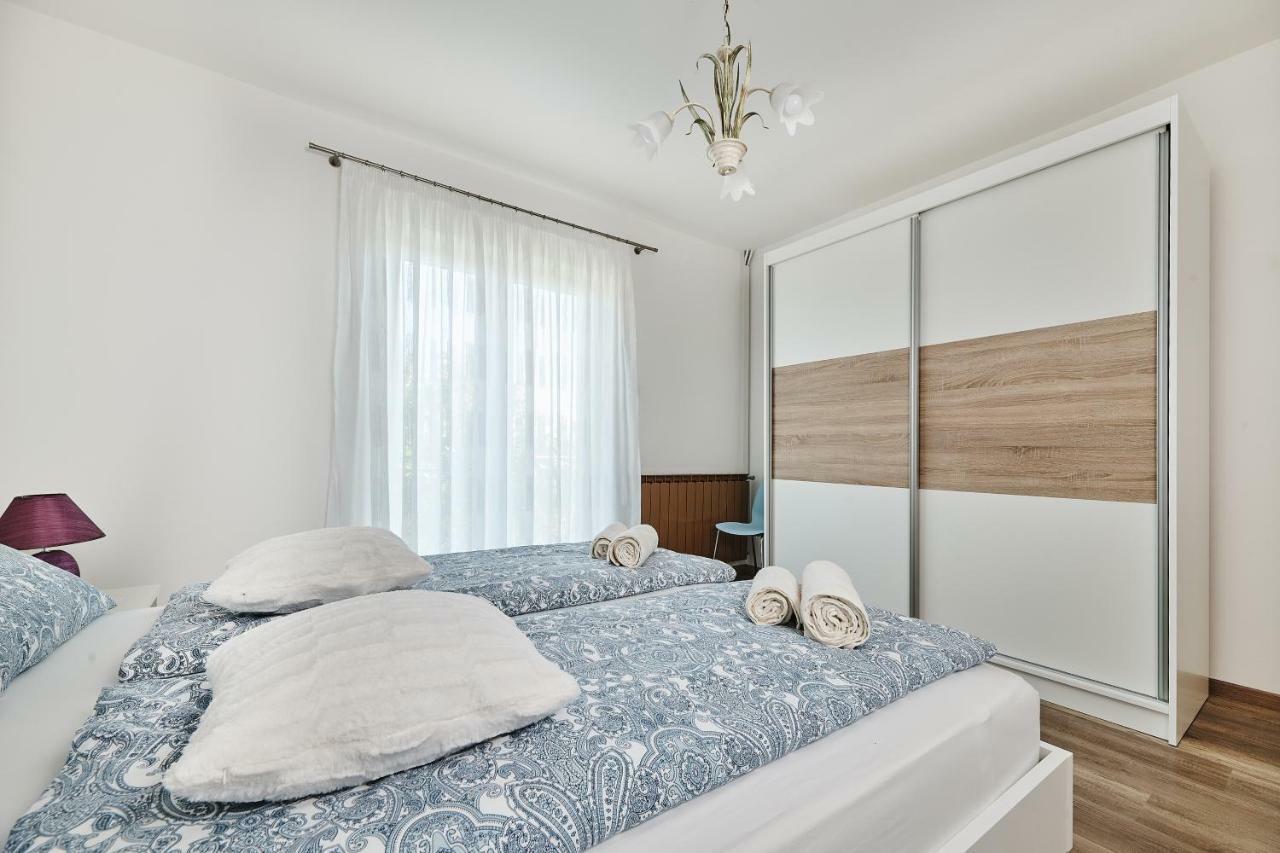 Apartment Ana Brtonigla Exterior photo