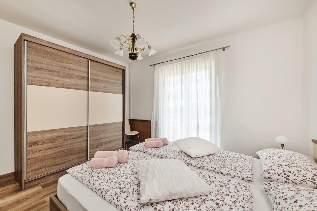 Apartment Ana Brtonigla Exterior photo